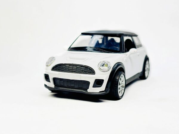 Mini Cooper 1:34 Scale white
