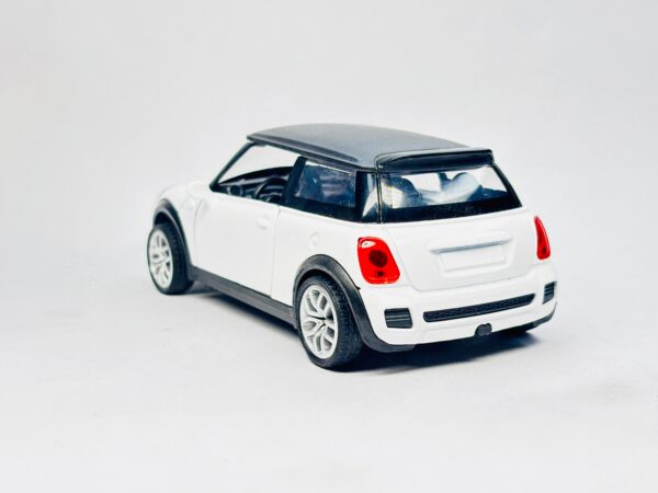 Mini Cooper 1:34 Scale white