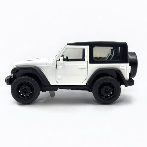 1:32 Mahindra Thar white